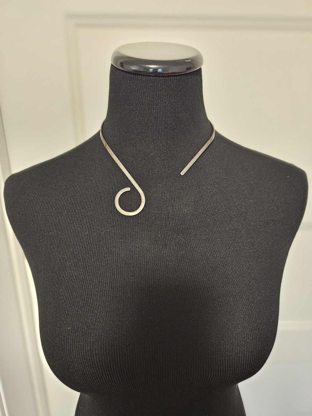 Minimalist Silver Open Swirl Collar Necklace - Women Jewelry
